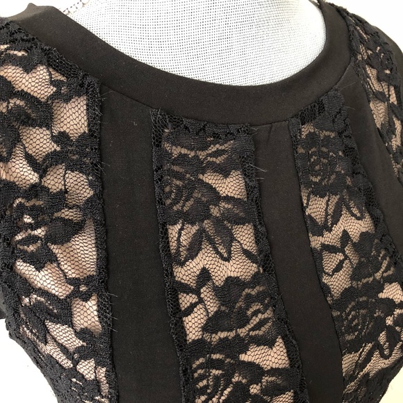 Candalite Lace Maxi Dress - Picture 4 of 6